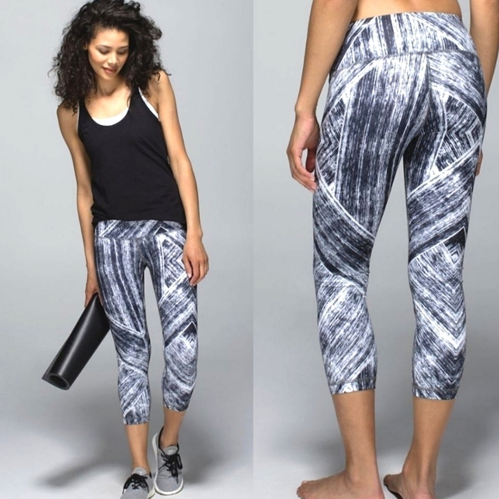 Lululemon Wunder Under Crop Geometric Mid Rise Heat Wave Black And White Size 4